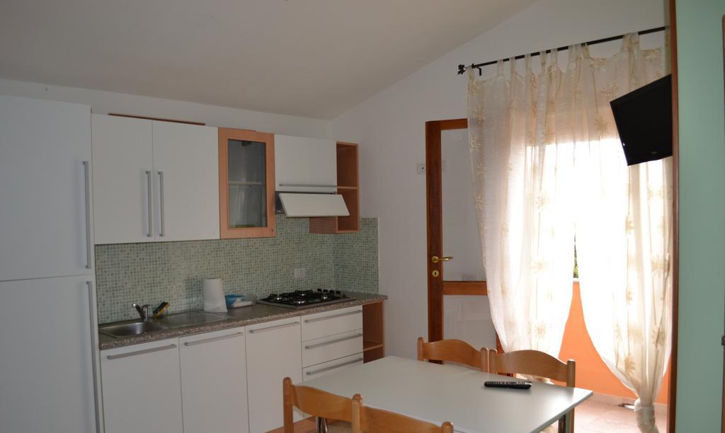 Apartments Mimose Badesi Kamer foto