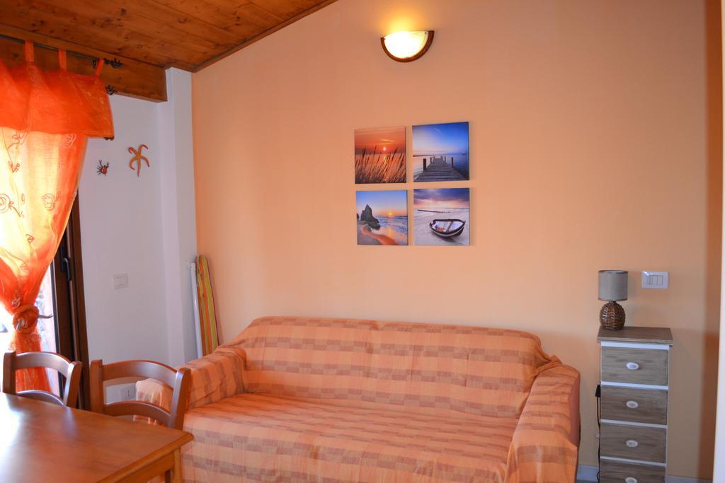 Apartments Mimose Badesi Buitenkant foto